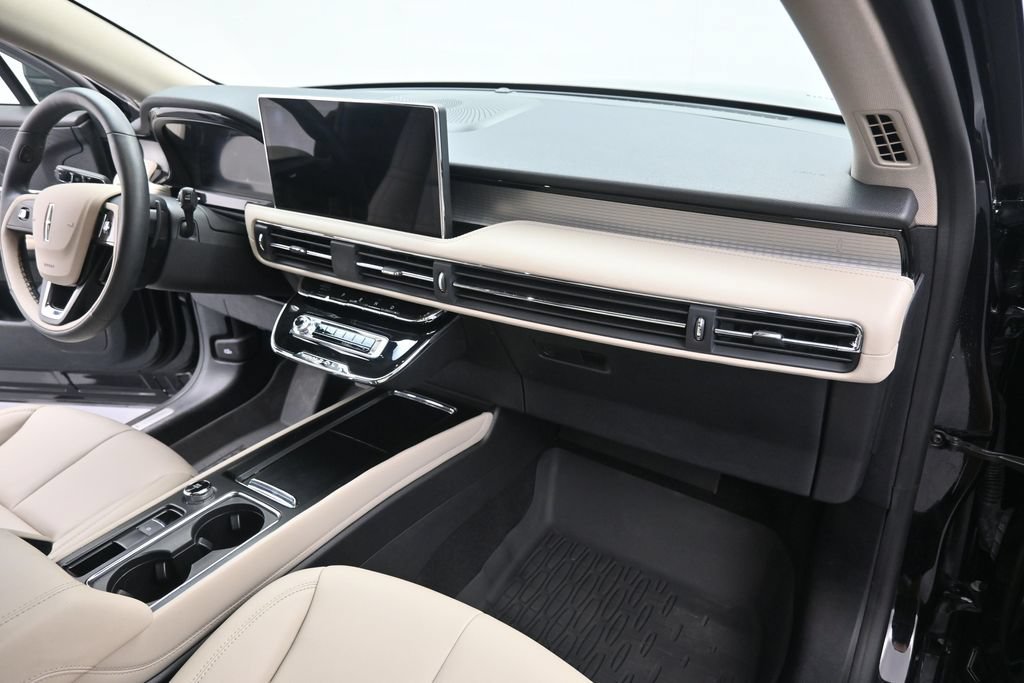 Used 2025 Lincoln Corsair AWD image 20