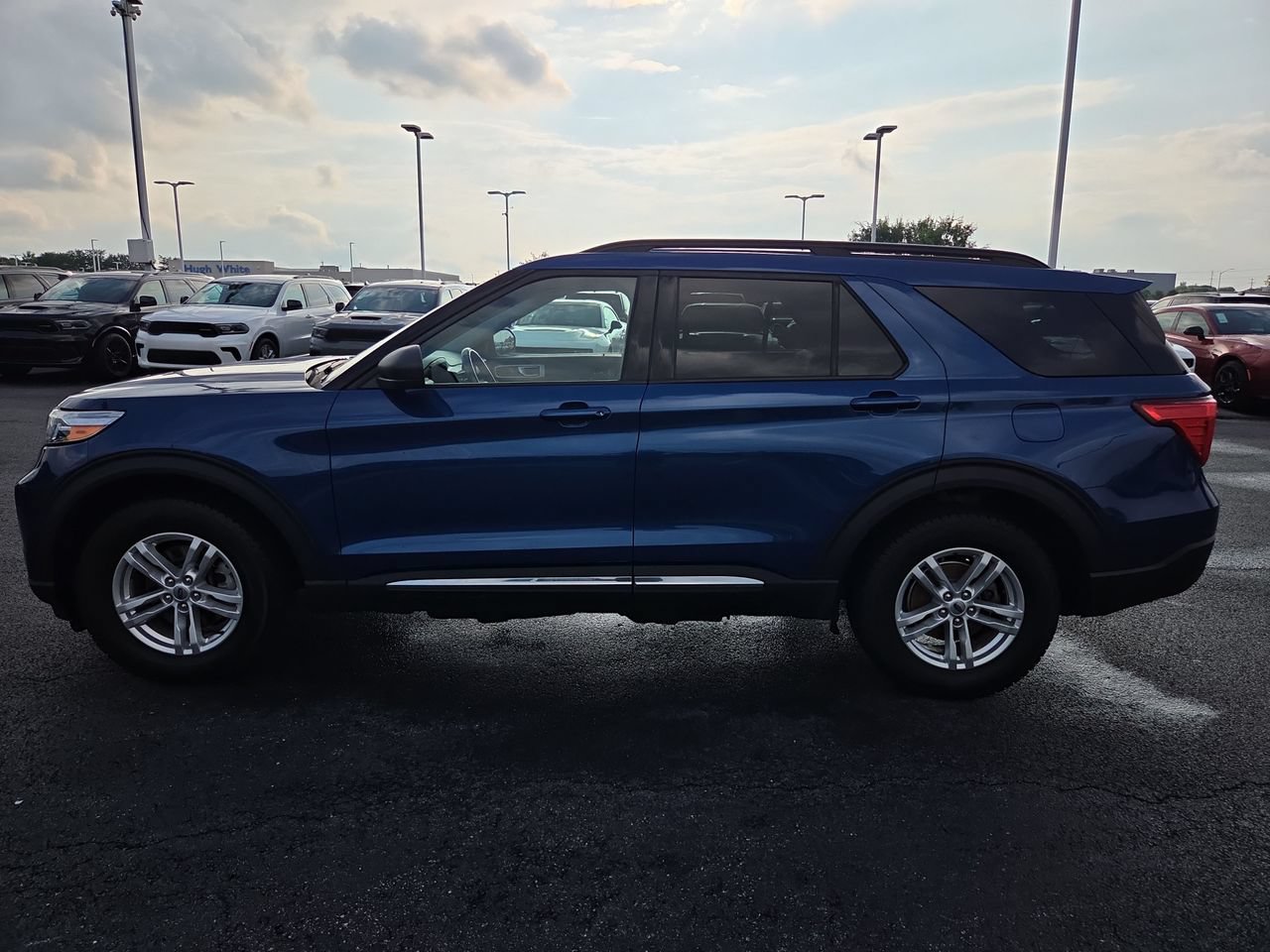Used 2022 Ford Explorer XLT AWD/4WD image 4