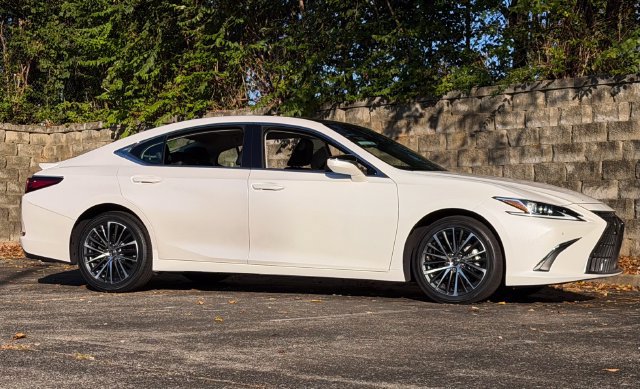 Certified 2024 Lexus ES 350 w/ Premium Package FWD image 3