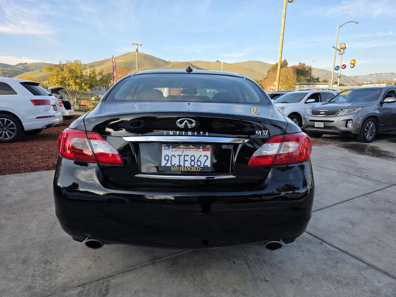 Used 2011 INFINITI M37 w/ Premium Pkg image 6