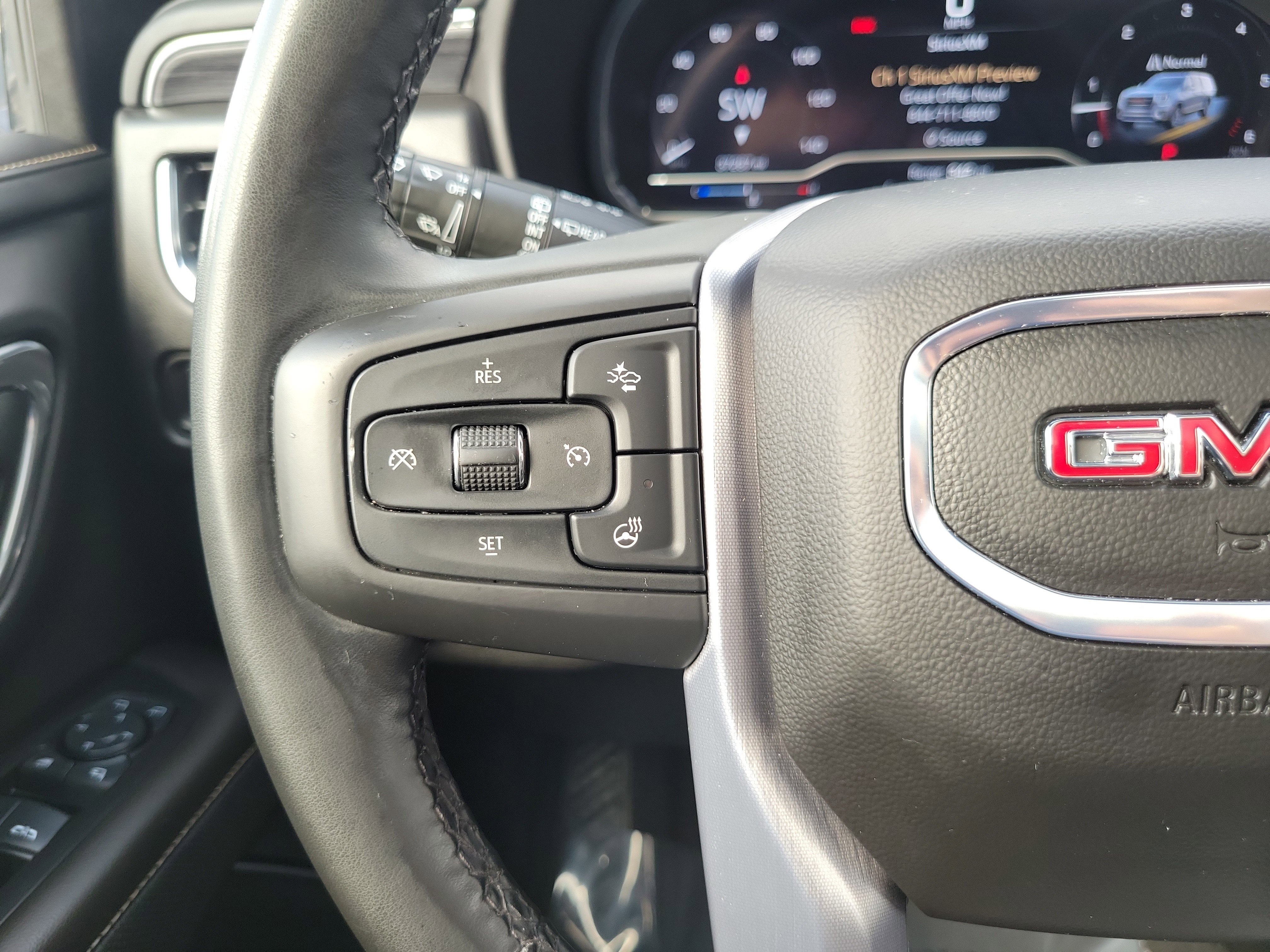 Used 2024 GMC Yukon XL SLT w/ SLT Premium Package RWD image 22