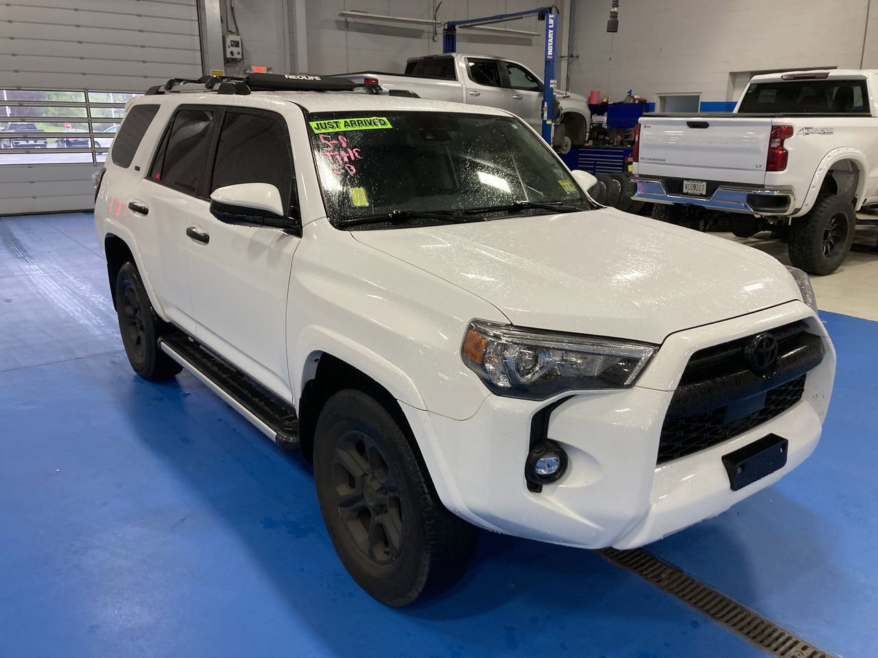 Used 2021 Toyota 4Runner SR5 AWD/4WD image 1