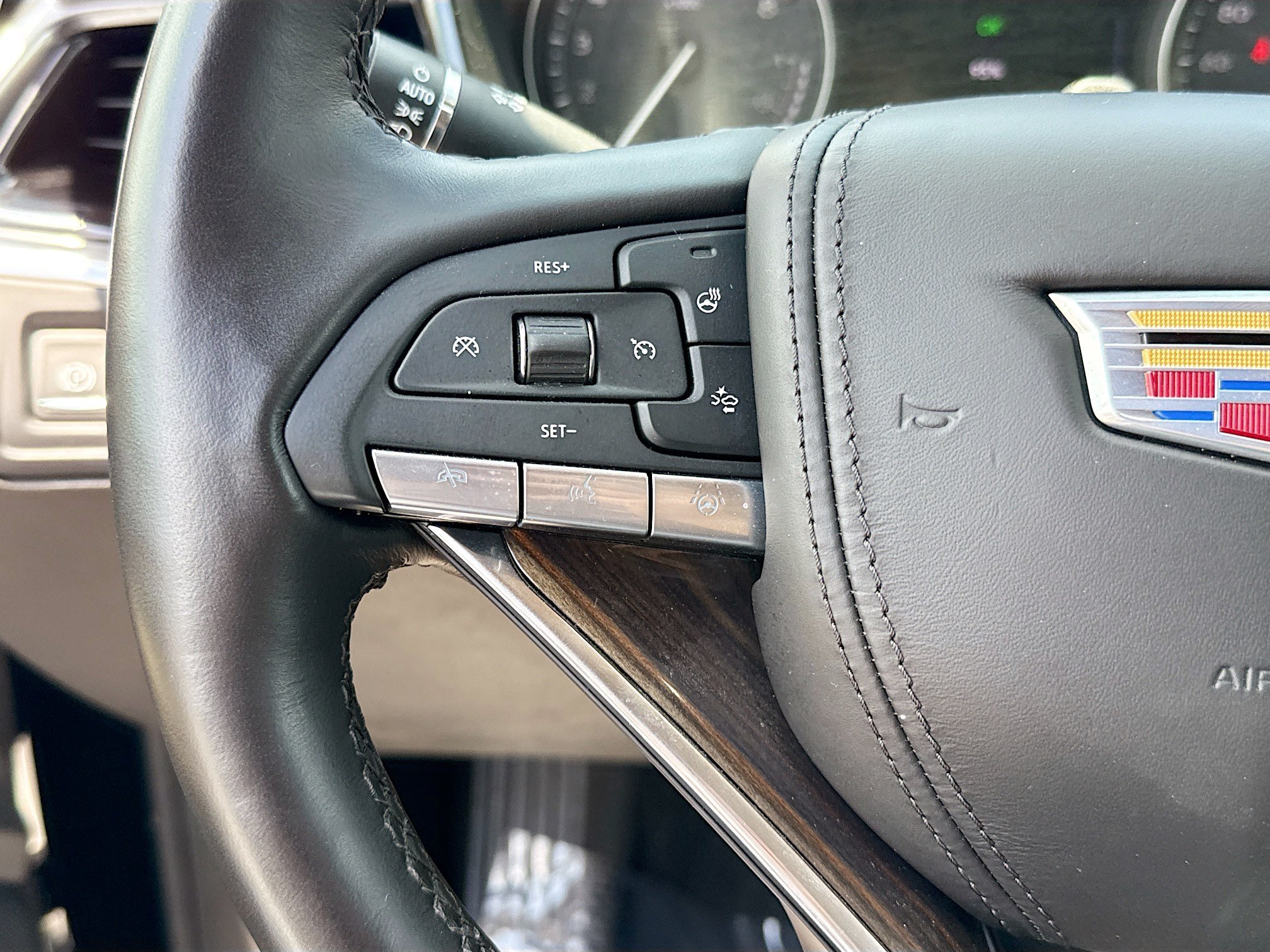Used 2024 Cadillac XT6 Premium Luxury w/ Platinum Package AWD/4WD image 40