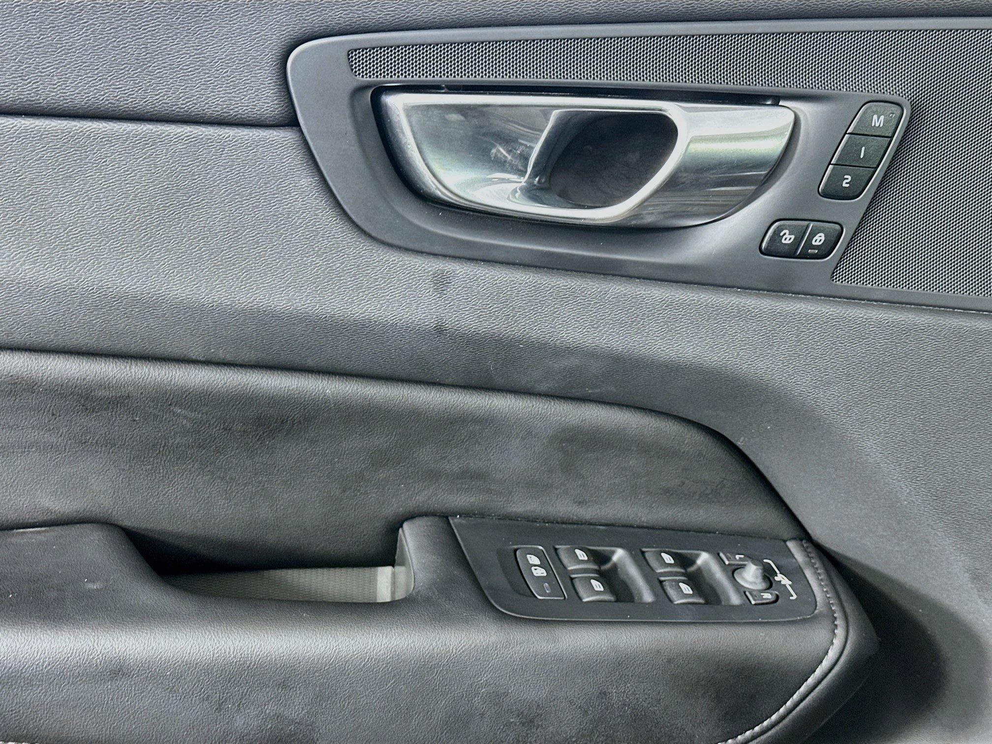 Used 2023 Volvo XC60 B5 Plus w/ Protection Package Premier FWD image 15