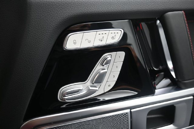 Used 2025 Mercedes-Benz G 63 AMG 4MATIC w/ AMG Night Package Plus image 37