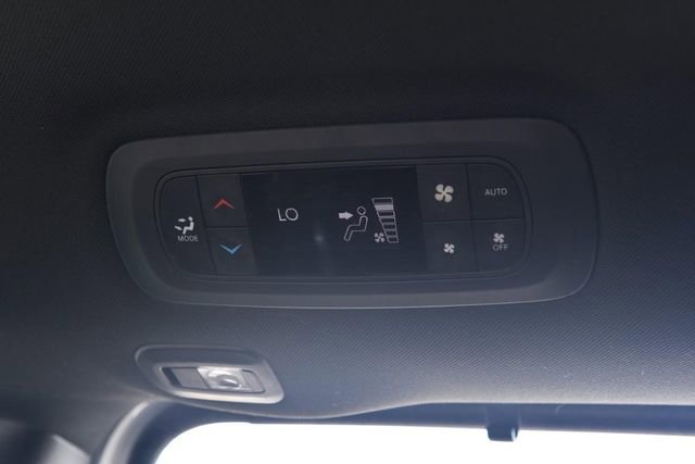 Used 2018 Chrysler Pacifica Limited w/ Advanced Safetytec Group FWD image 26