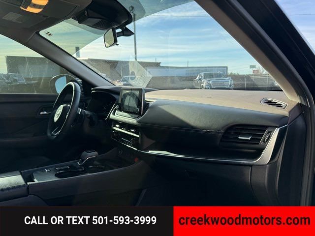 Used 2023 Nissan Rogue SV w/ SV Premium B Package image 16