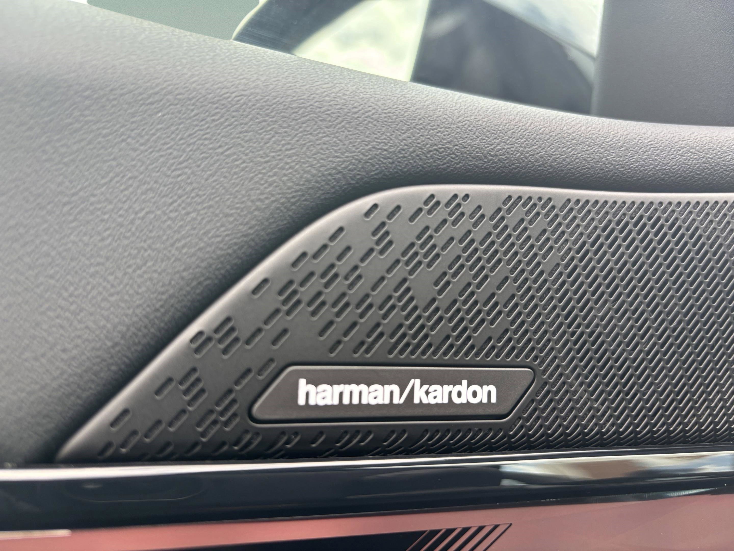 Used 2025 BMW i5 eDrive40i w/ Premium Package image 18