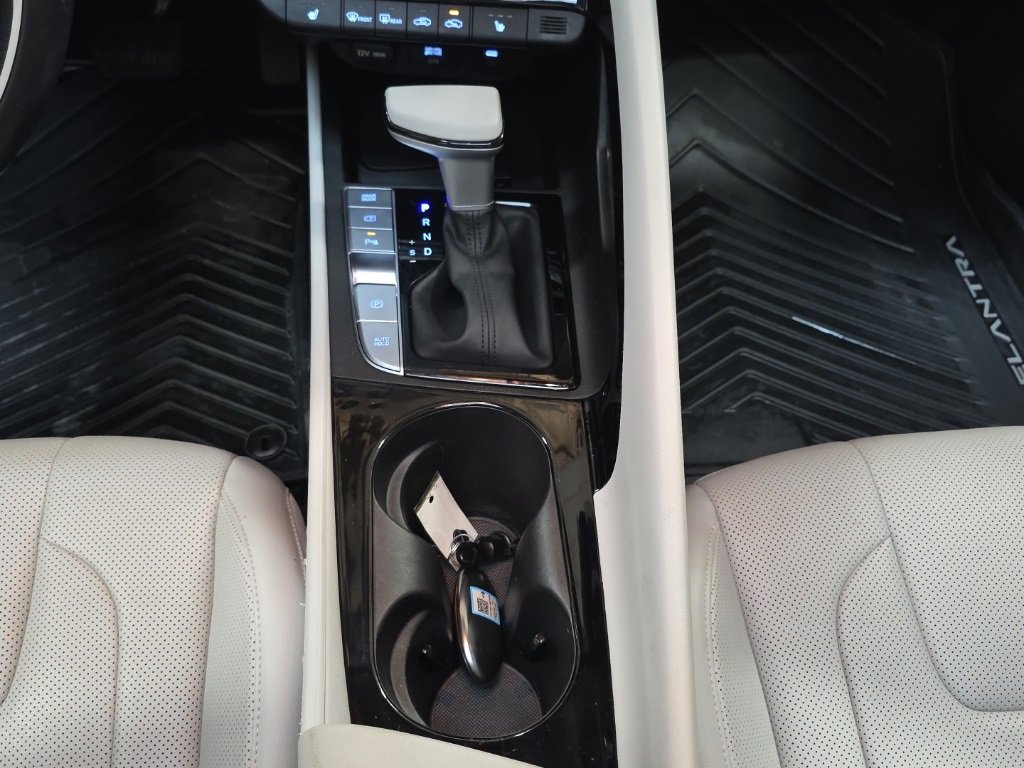 Used 2024 Hyundai Elantra Limited image 22