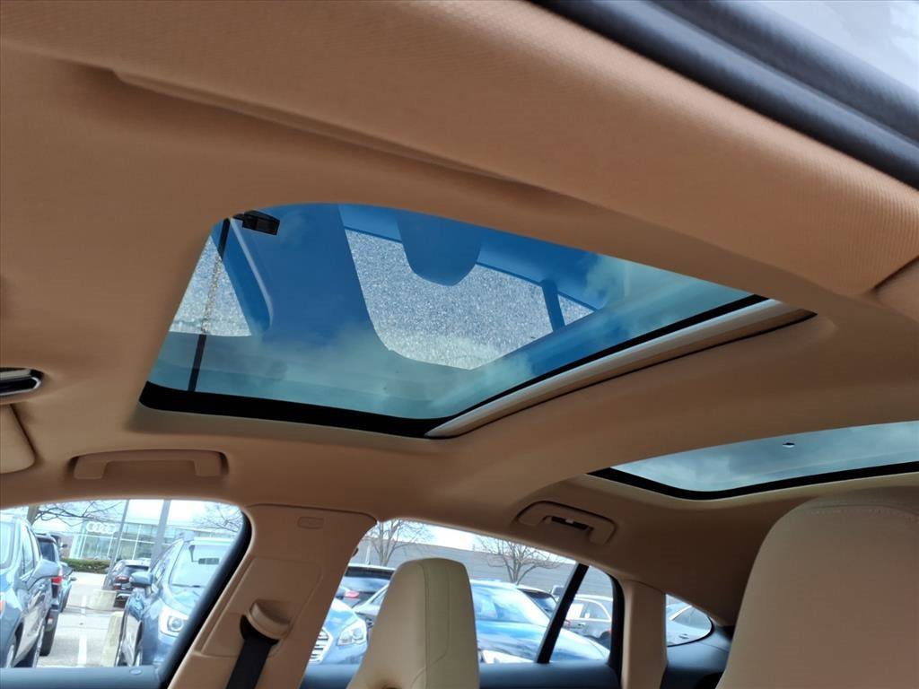 Used 2023 Porsche Panamera 4 image 11