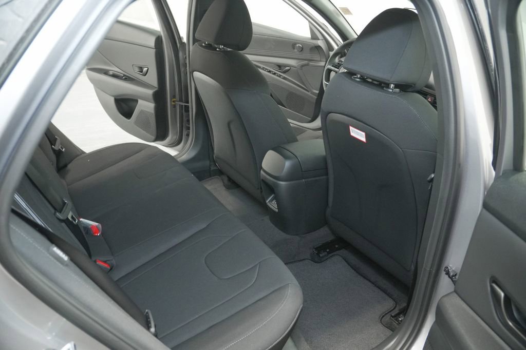 Certified 2025 Hyundai Elantra Sport image 30
