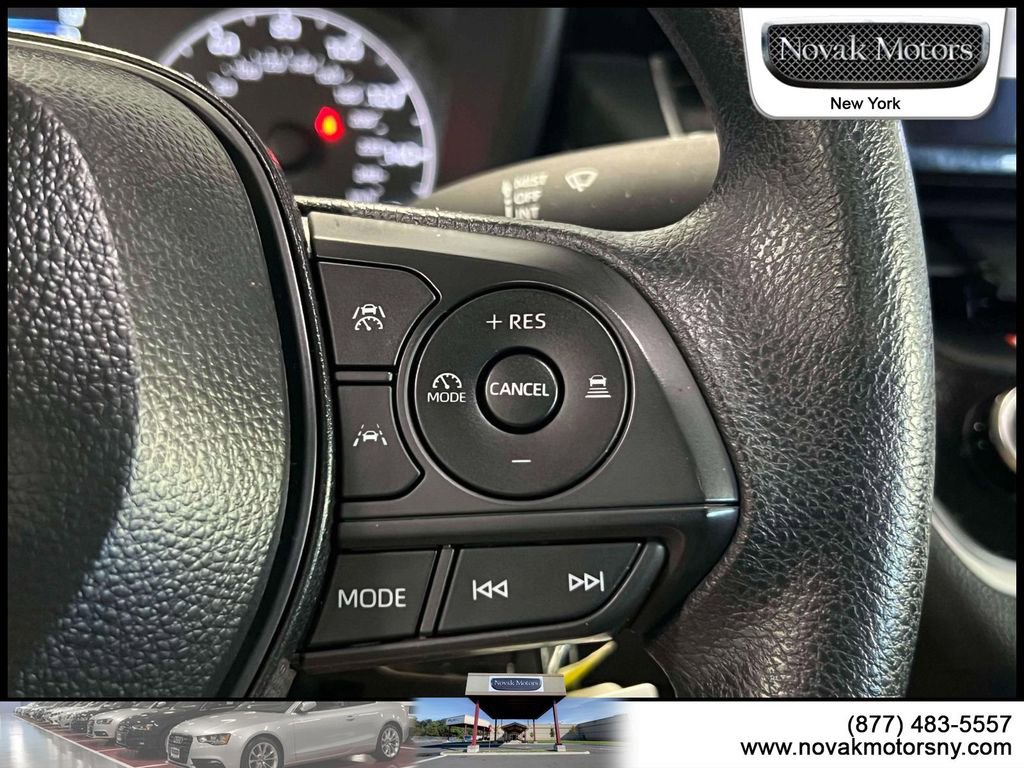 Used 2025 Toyota Corolla LE FWD image 22