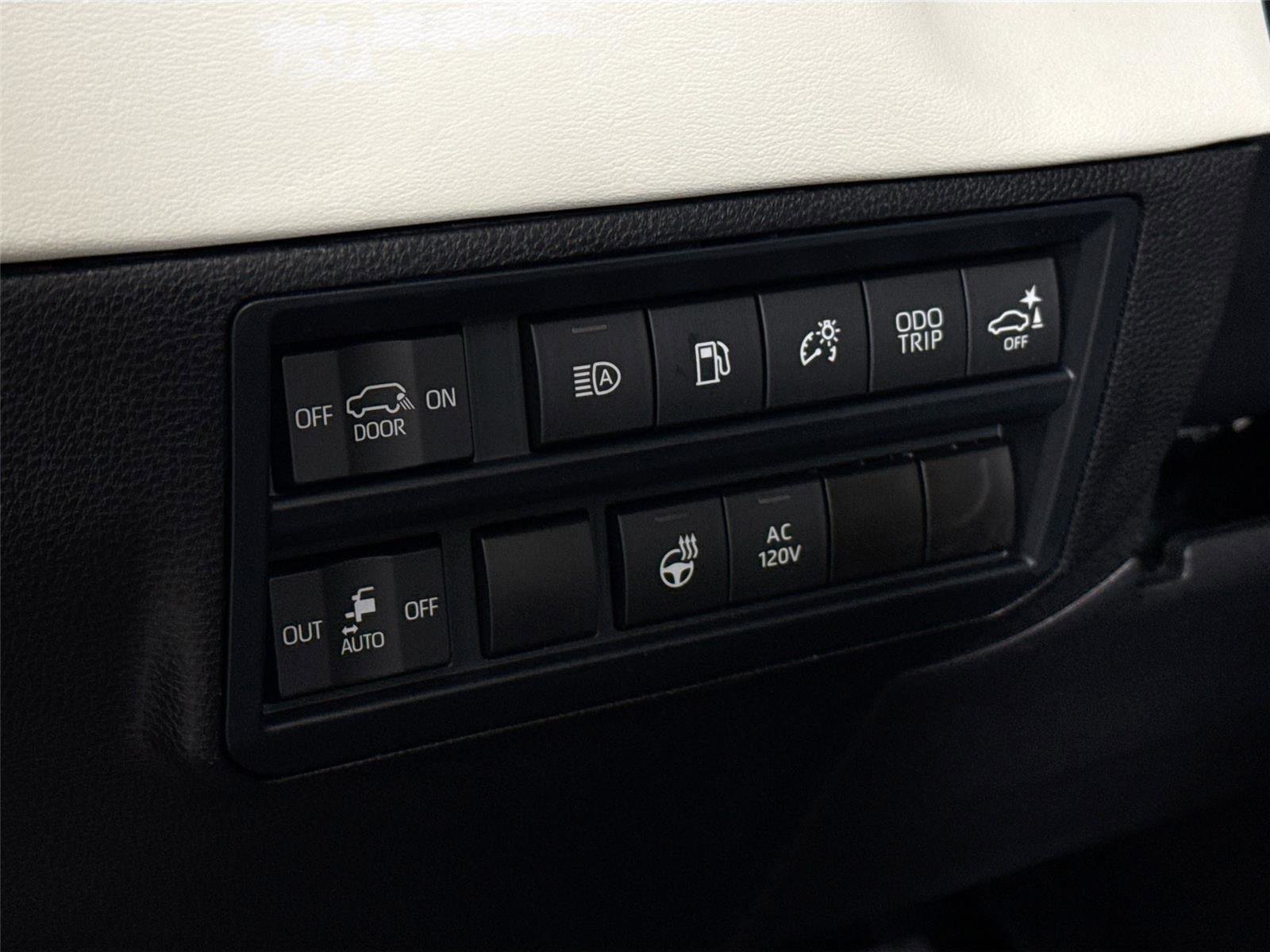 Certified 2024 Toyota Sequoia Capstone image 16