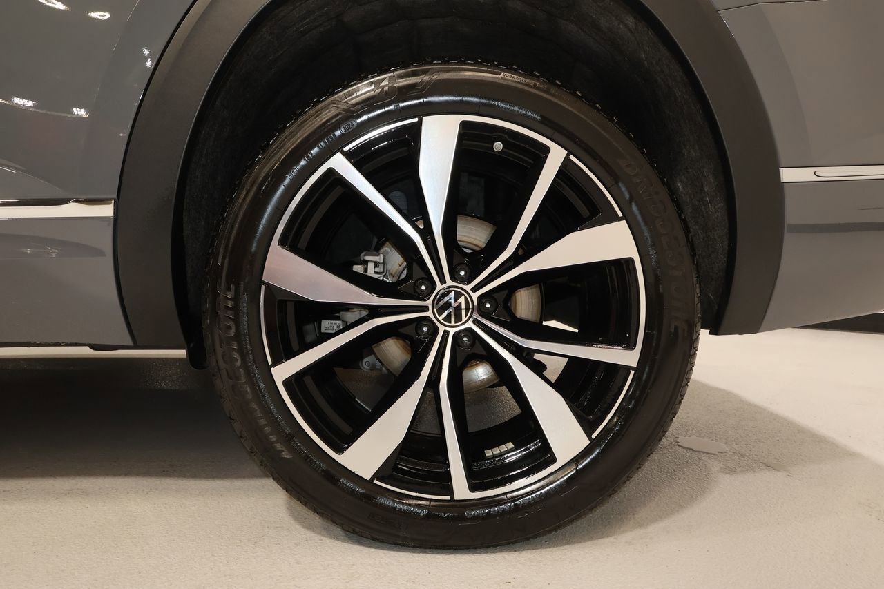 Used 2025 Volkswagen Atlas SEL Premium R-Line image 35