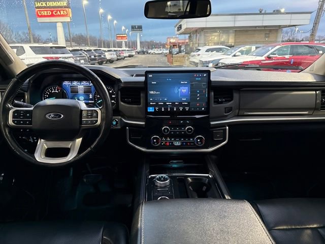 Used 2022 Ford Expedition XLT image 14