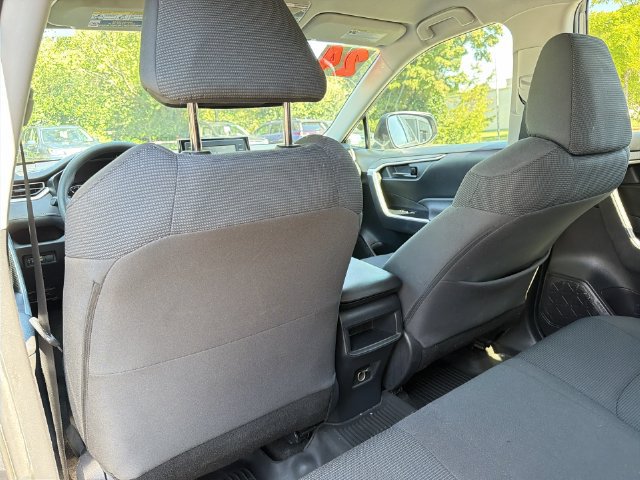 Used 2021 Toyota RAV4 LE FWD image 32