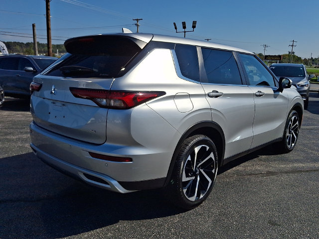 Used 2023 Mitsubishi Outlander SE AWD/4WD image 6