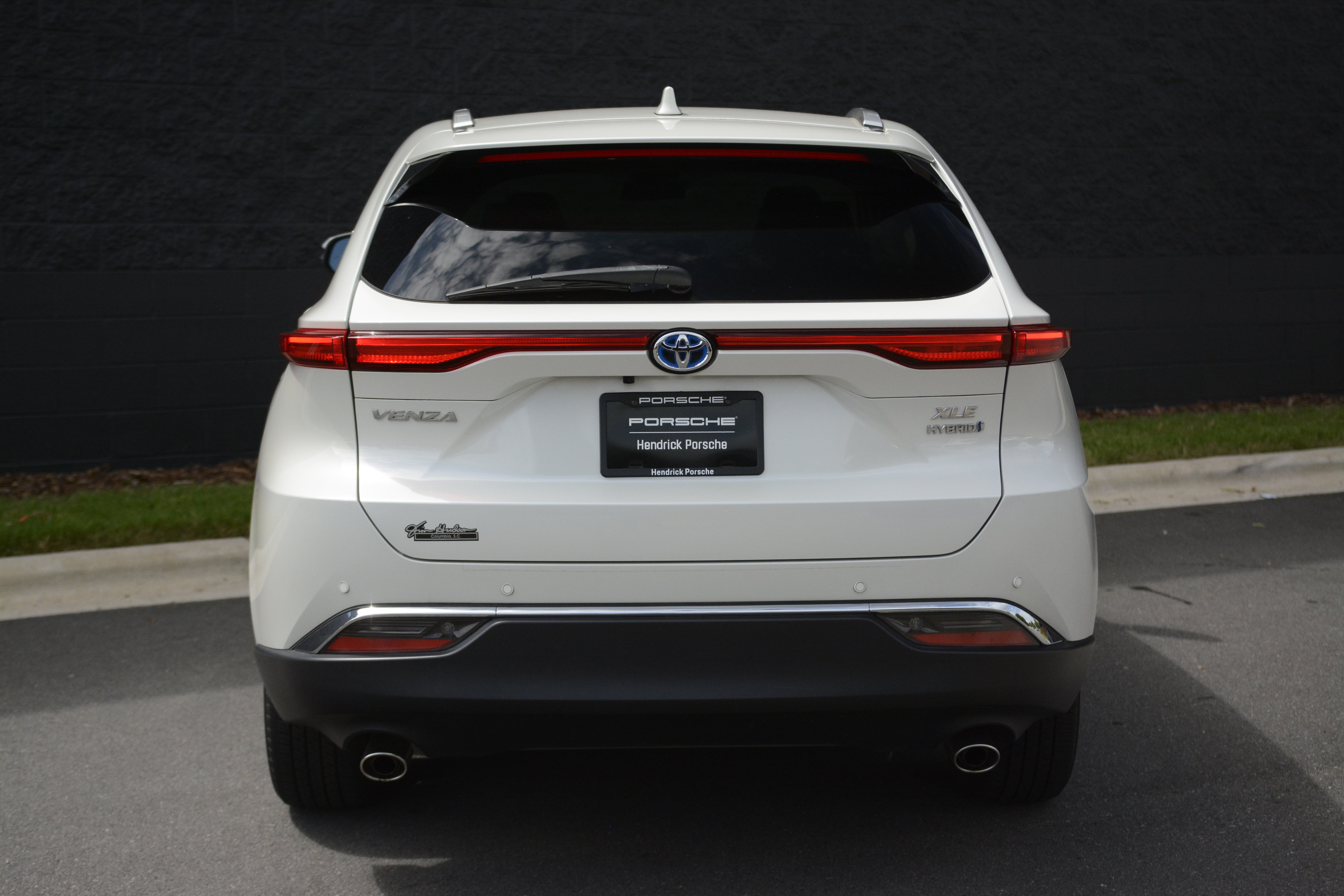 Used 2022 Toyota Venza XLE AWD/4WD image 6