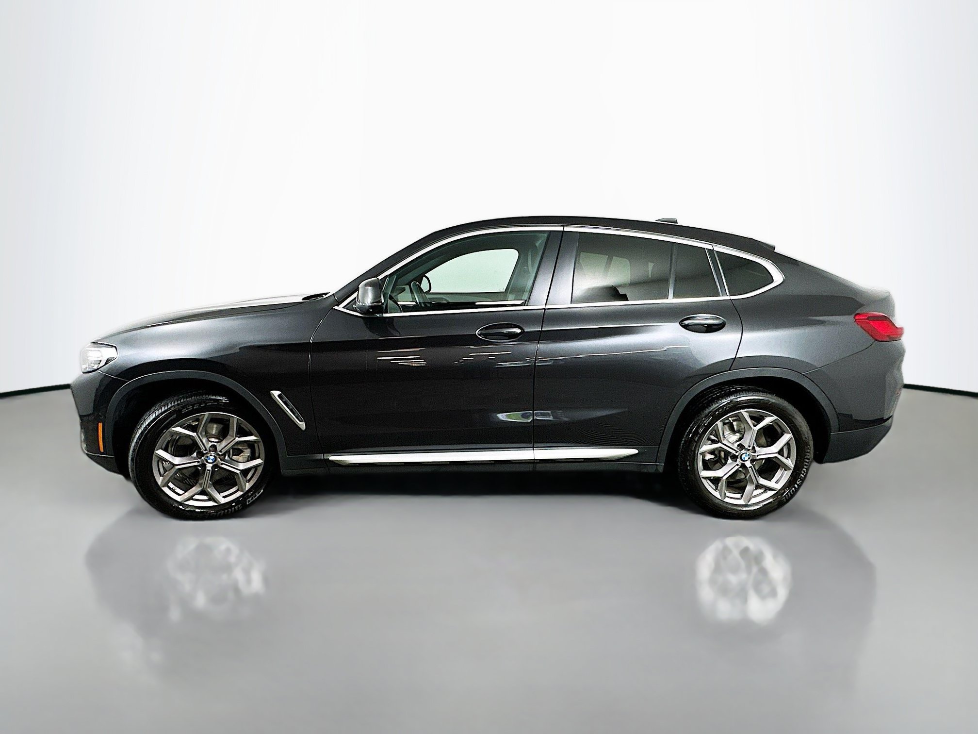 Used 2022 BMW X4 xDrive30i w/ Premium Package 2 AWD/4WD image 4