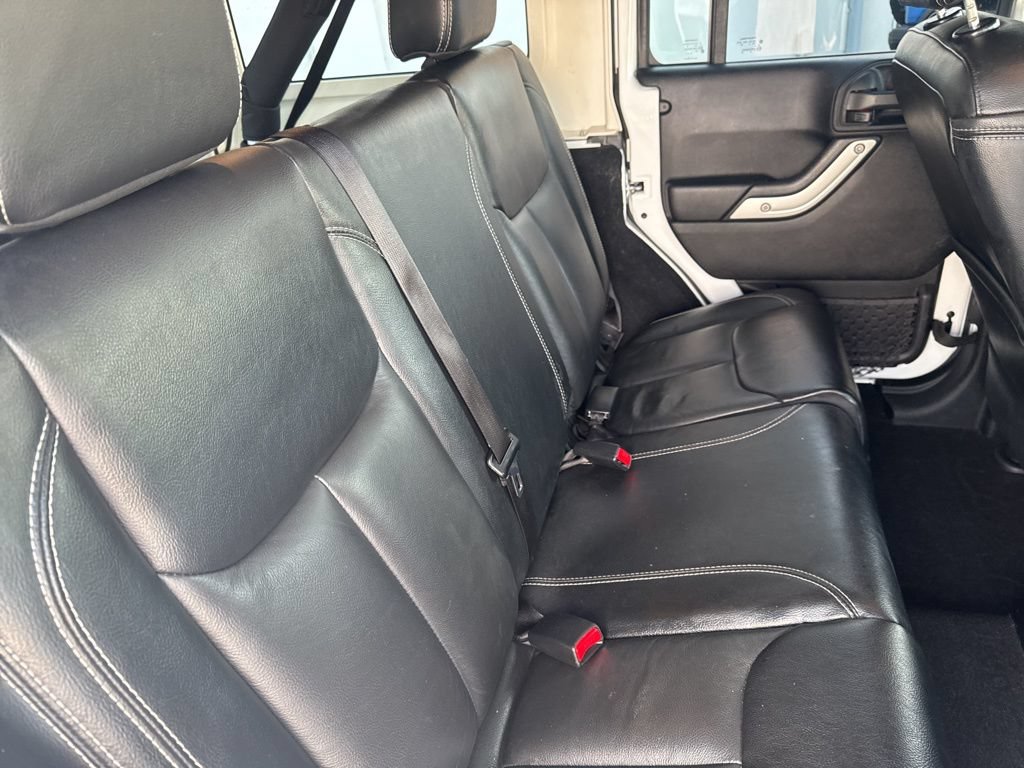 Used 2016 Jeep Wrangler Unlimited Rubicon AWD/4WD image 35