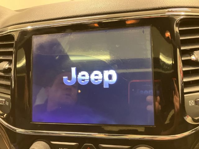 Used 2019 Jeep Grand Cherokee Limited w/ Luxury Group II image 26
