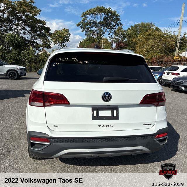 Used 2022 Volkswagen Taos SE w/ Panoramic Sunroof Package image 4
