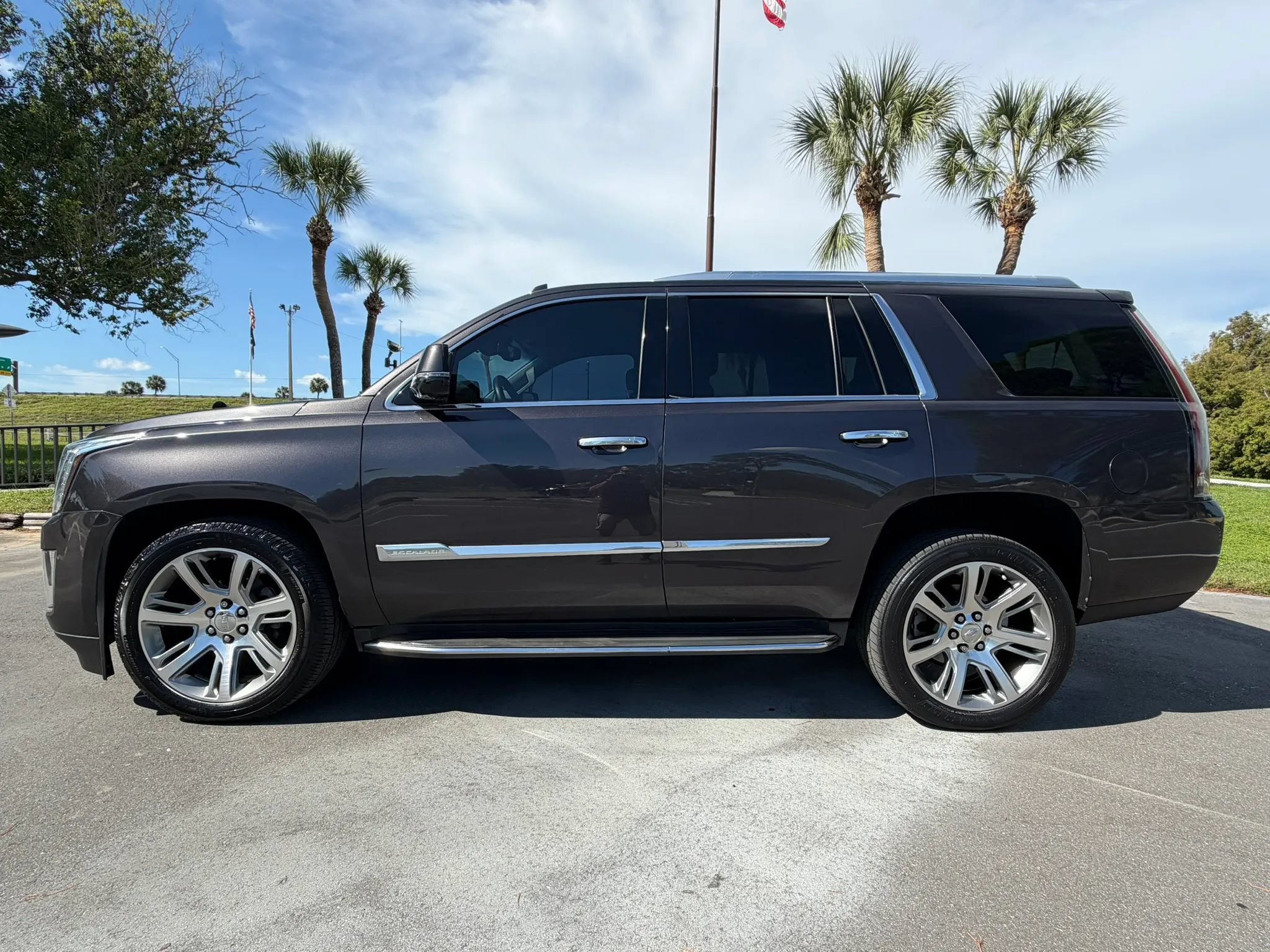 Used 2016 Cadillac Escalade Luxury RWD image 9