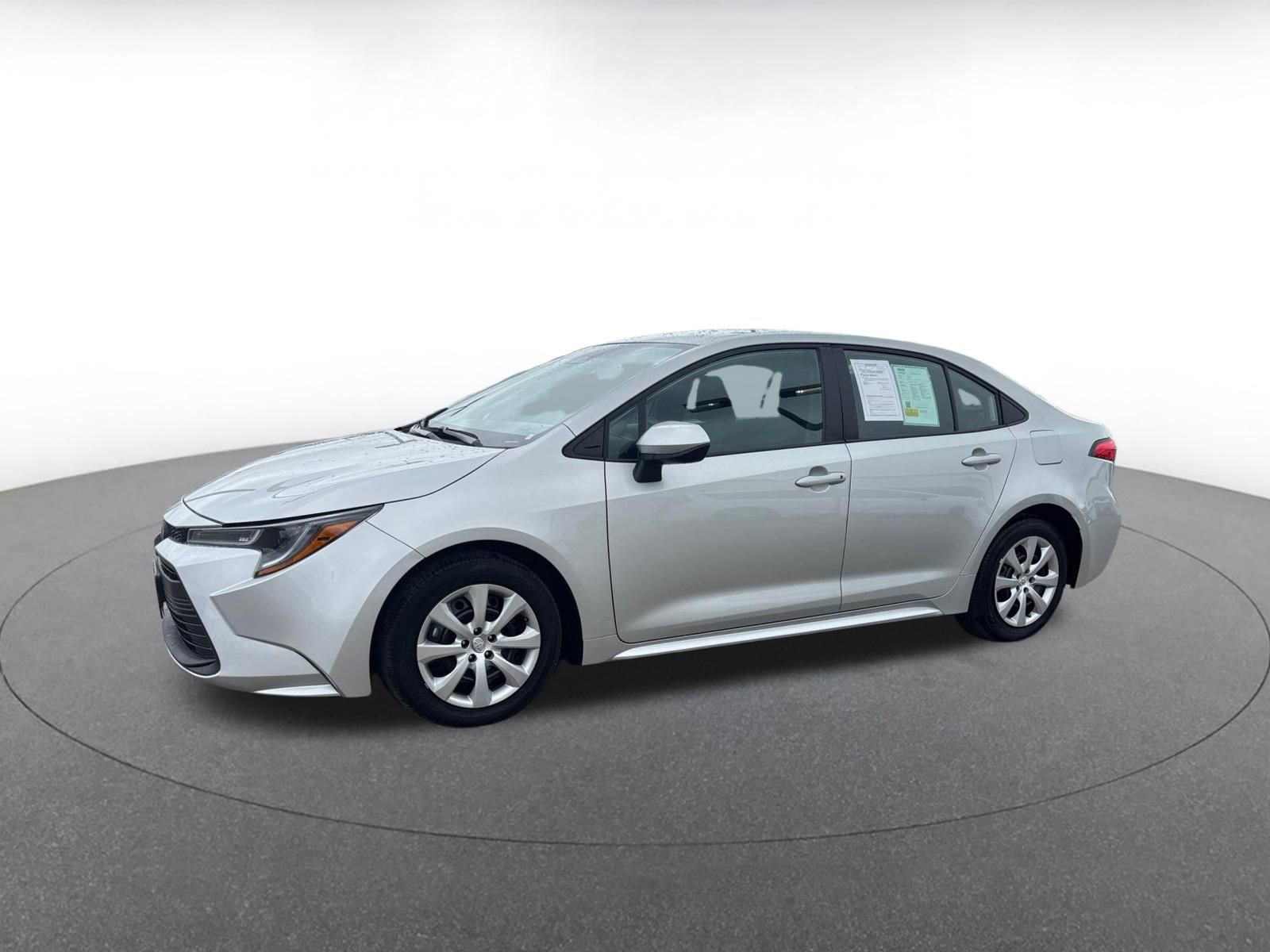 Used 2025 Toyota Corolla LE FWD image 4
