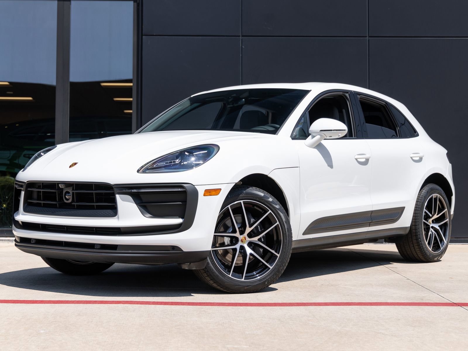 Certified 2026 Porsche Macan AWD/4WD image 1