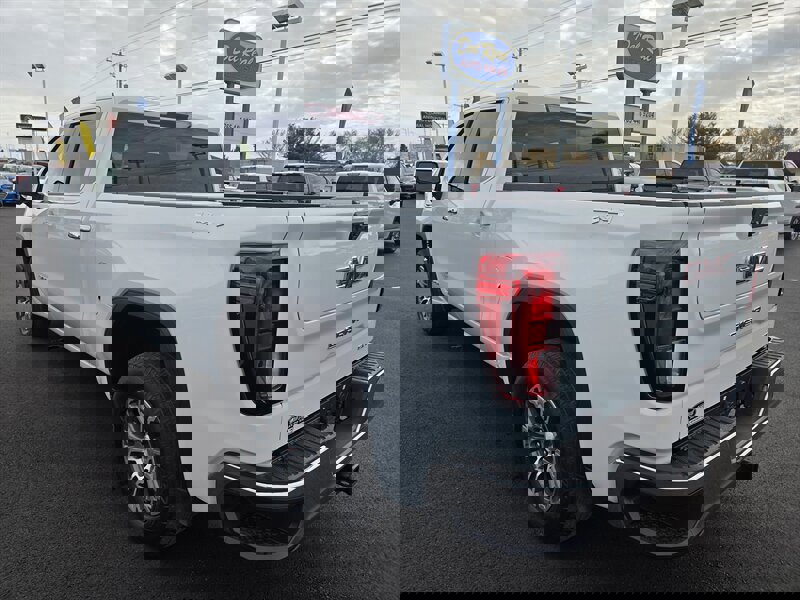 Used 2025 GMC Sierra 1500 SLT image 5