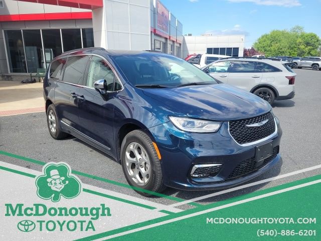 Used 2023 Chrysler Pacifica Limited w/ Trailer Tow Group image 3