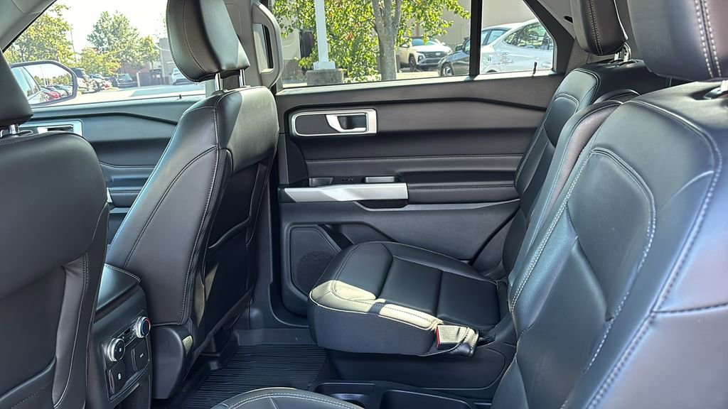 Used 2021 Ford Explorer XLT w/ Equipment Group 202A image 29