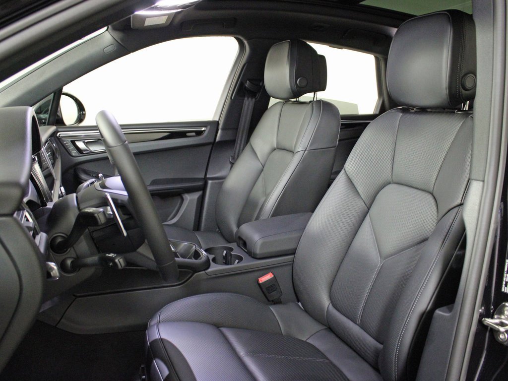 Used 2026 Porsche Macan image 5