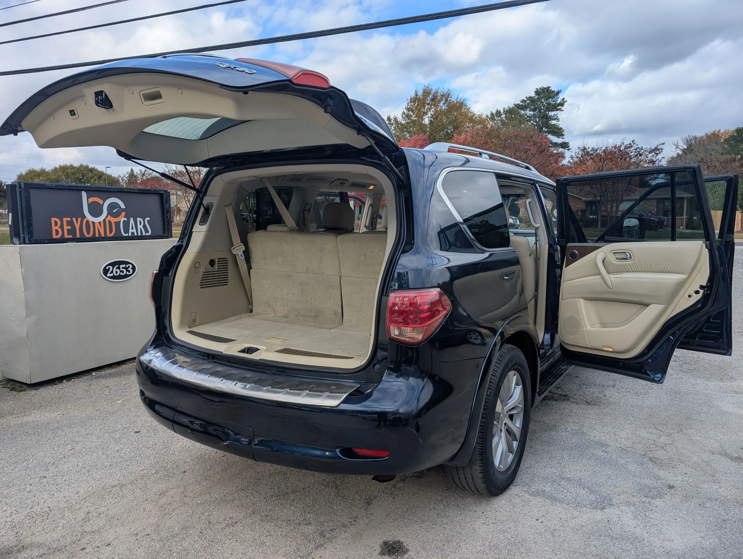 Used 2016 INFINITI QX80 Sport Utility 4D w/ Driver's Assistance Package image 17