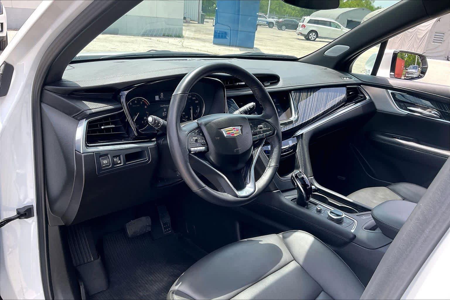 Used 2024 Cadillac XT6 Premium Luxury w/ LPO, Floor Liner Package FWD image 18