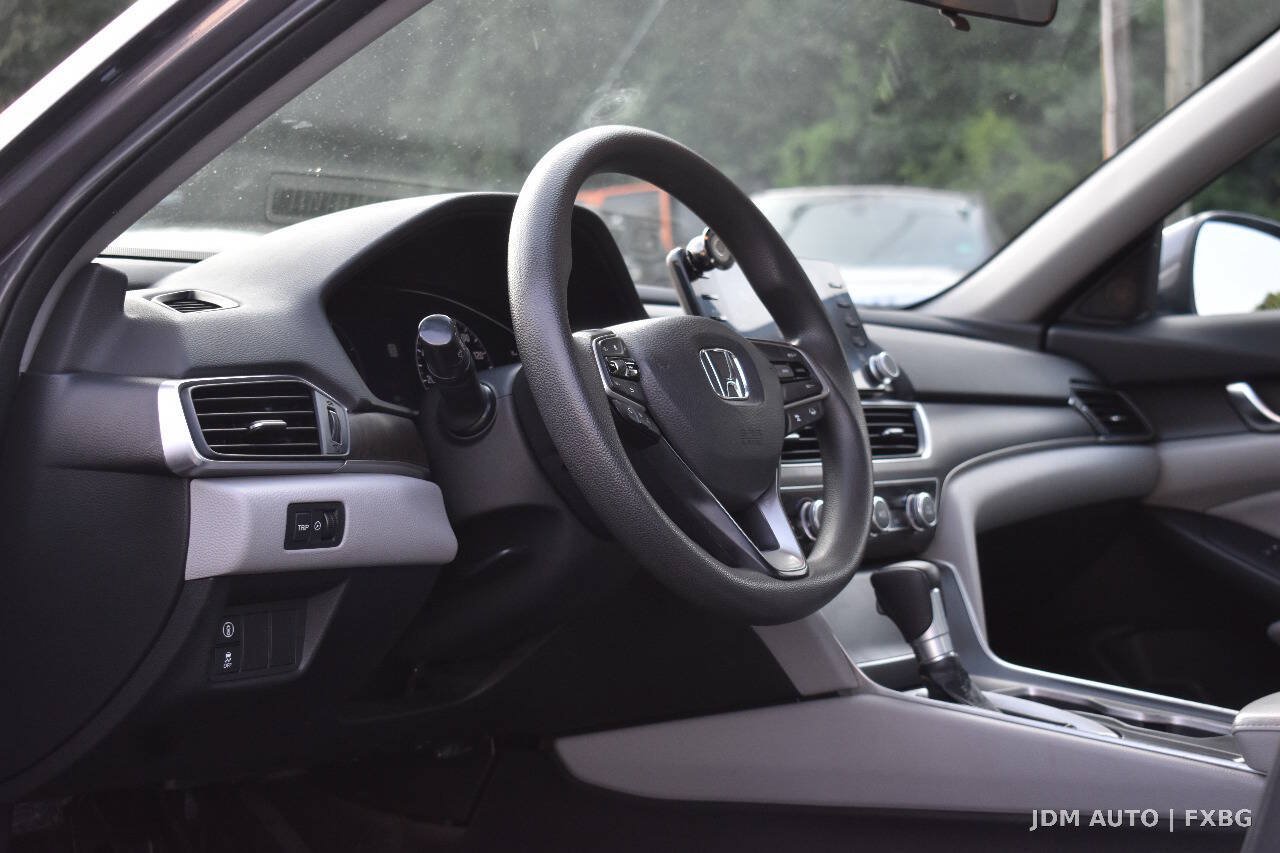 Used 2018 Honda Accord EX image 18
