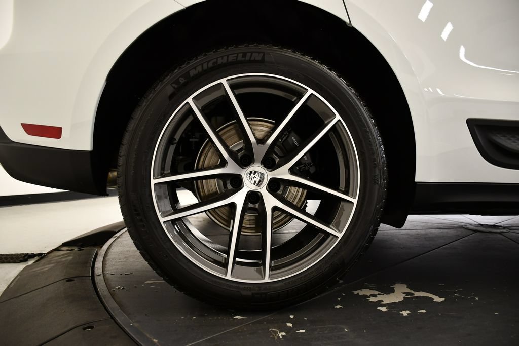 Certified 2026 Porsche Macan AWD/4WD image 18
