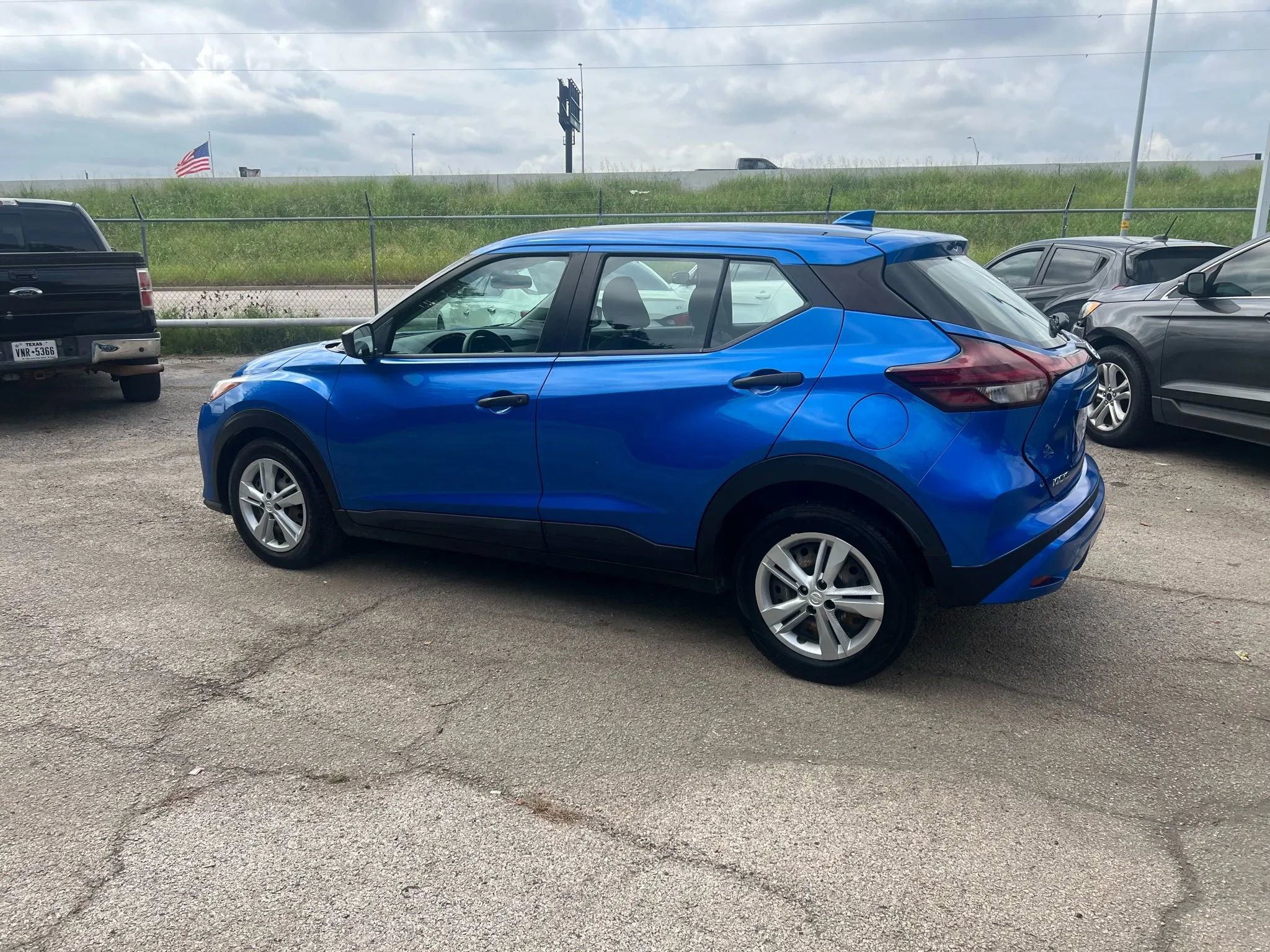 Used 2021 Nissan Kicks S image 7