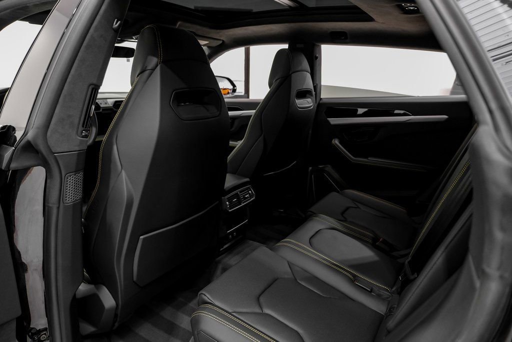 Used 2025 Lamborghini Urus Performante AWD/4WD image 41