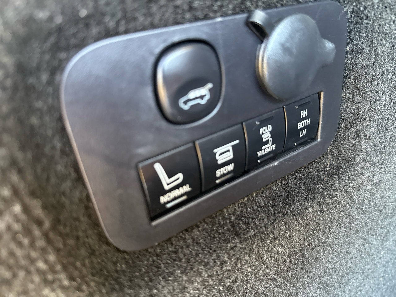 Used 2019 Lincoln MKT AWD image 26