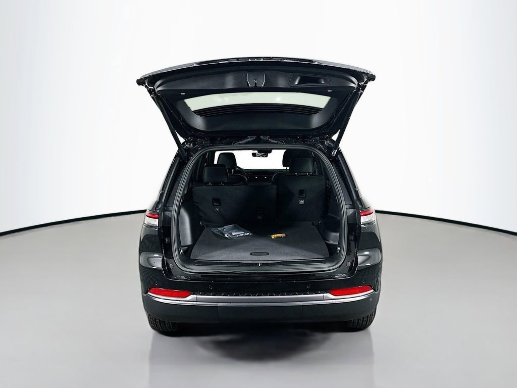 New 2026 Jeep Grand Cherokee Altitude AWD/4WD image 16