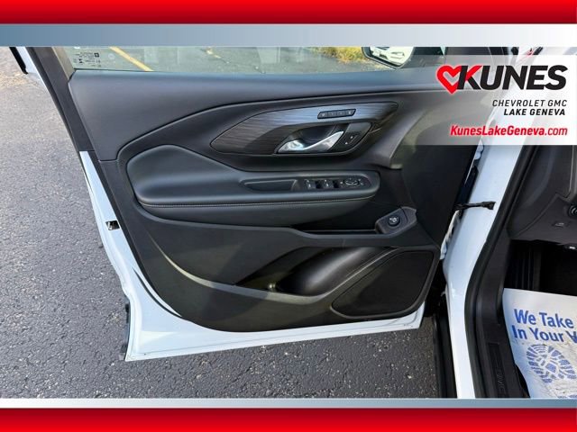 Used 2024 GMC Terrain SLT image 17