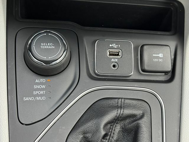 Used 2021 Jeep Cherokee Latitude Plus image 27