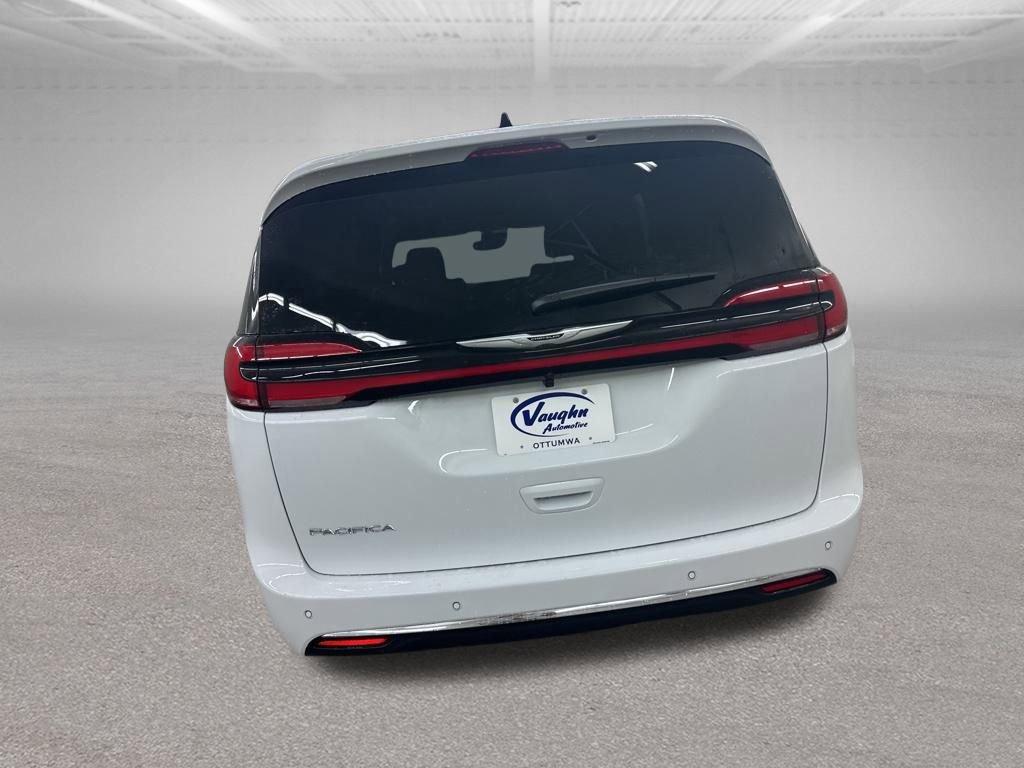 New 2026 Chrysler Pacifica Select image 9