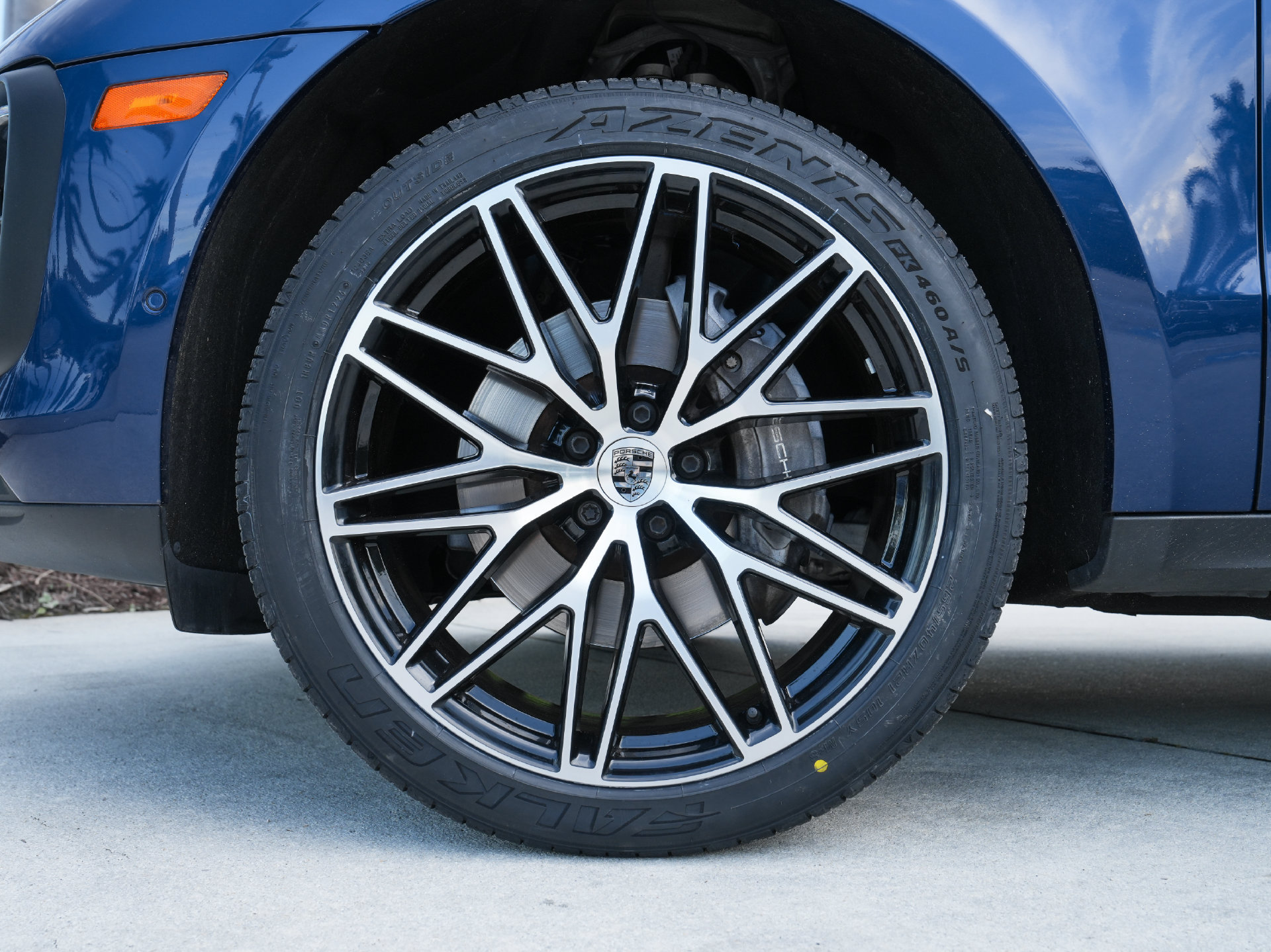 Used 2023 Porsche Macan Turbo AWD/4WD image 34