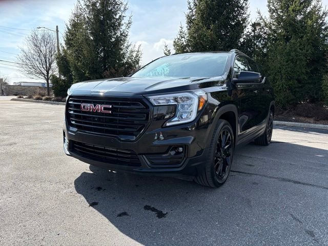 Certified 2024 GMC Terrain SLT w/ Infotainment Package II image 1