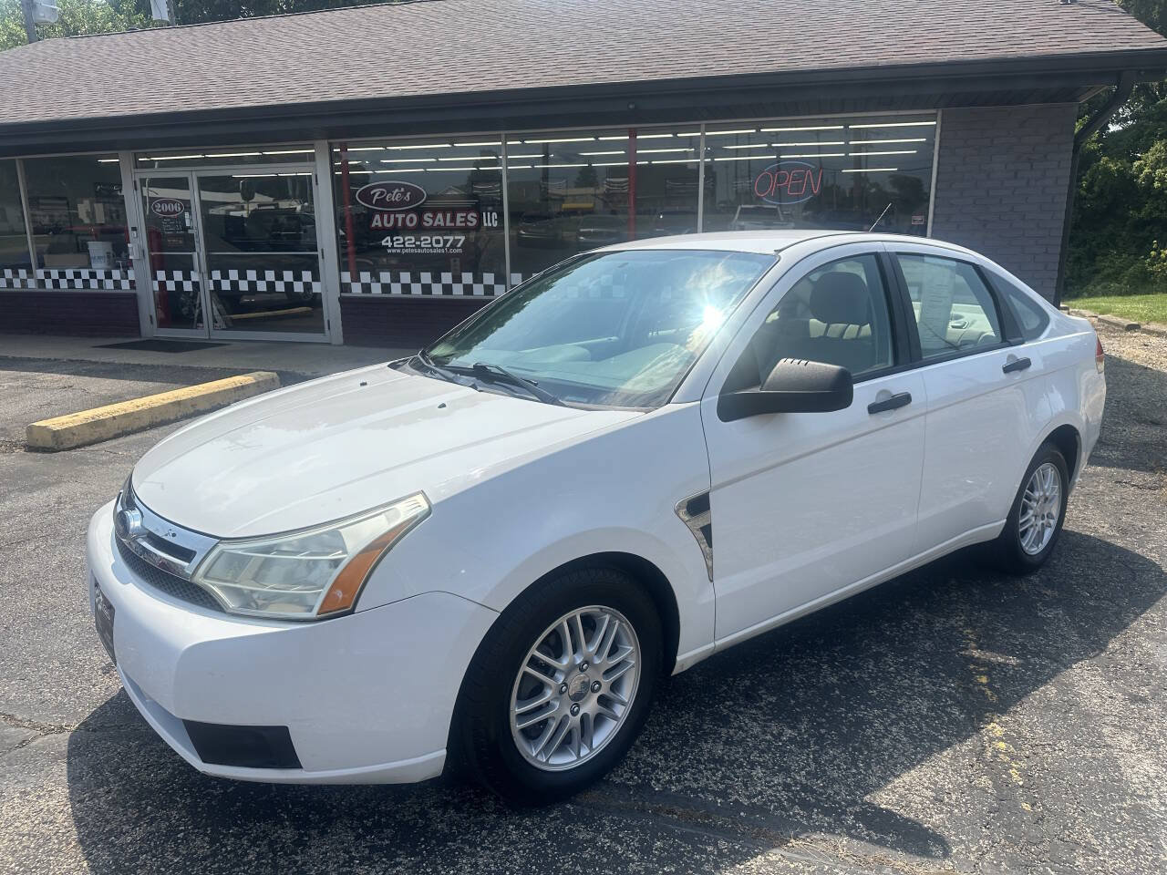 Used 2008 Ford Focus SE FWD image 2