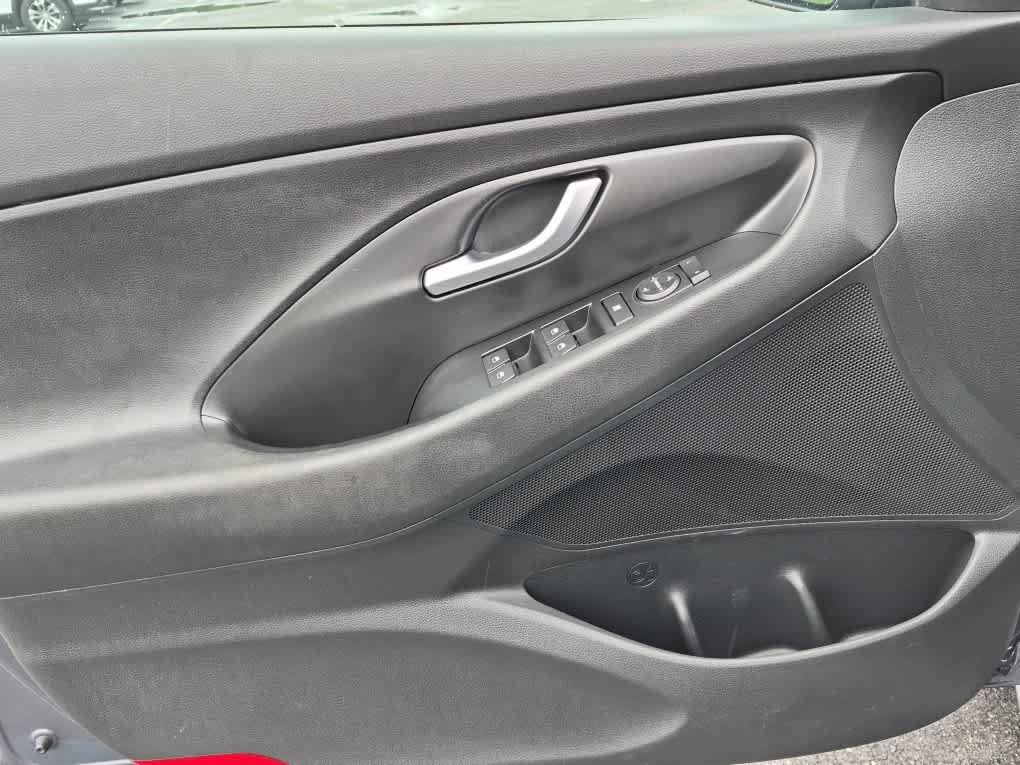 Used 2019 Hyundai Elantra GT FWD image 9