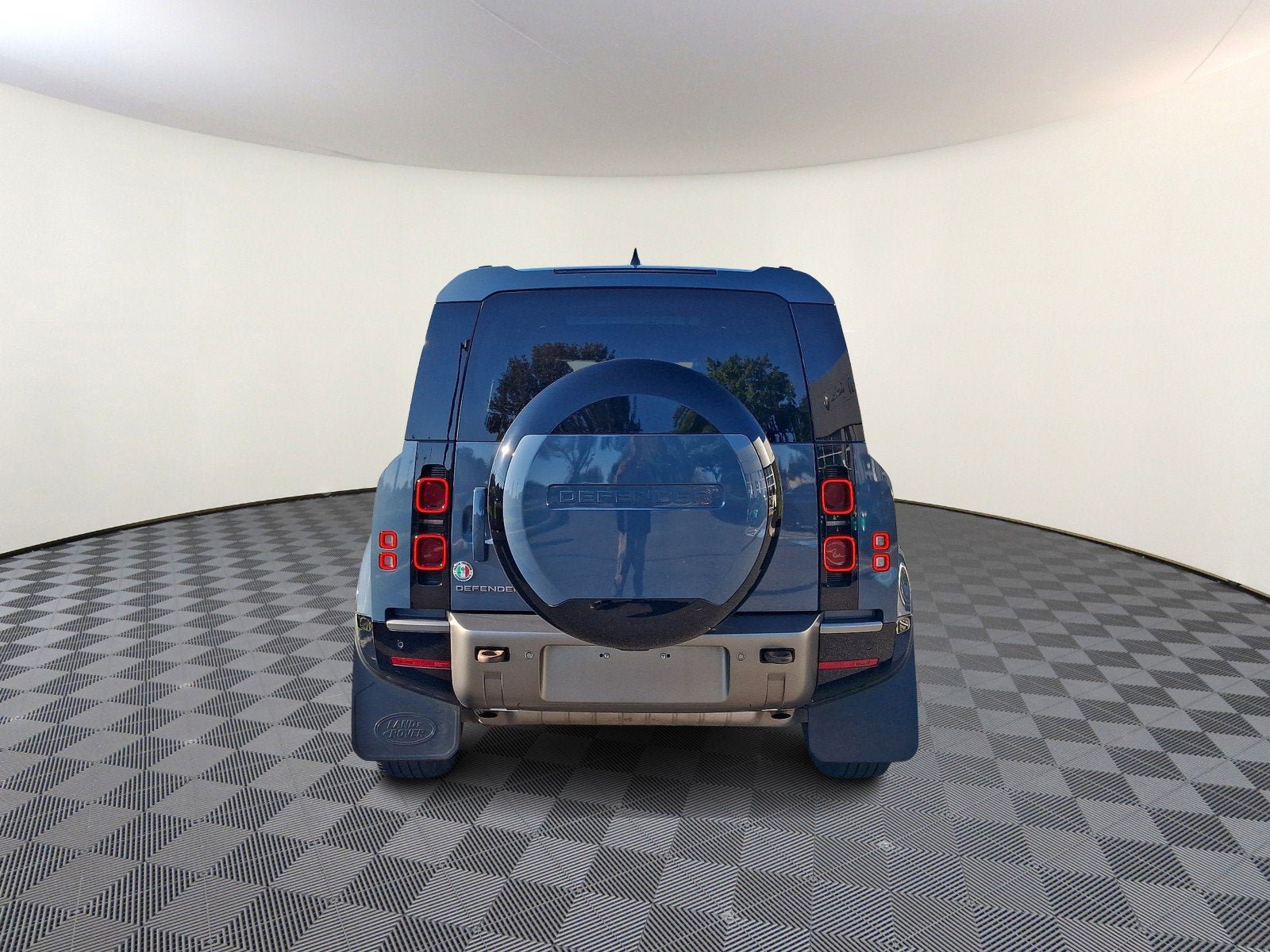 Used 2024 Land Rover Defender 110 X-Dynamic SE AWD/4WD image 5