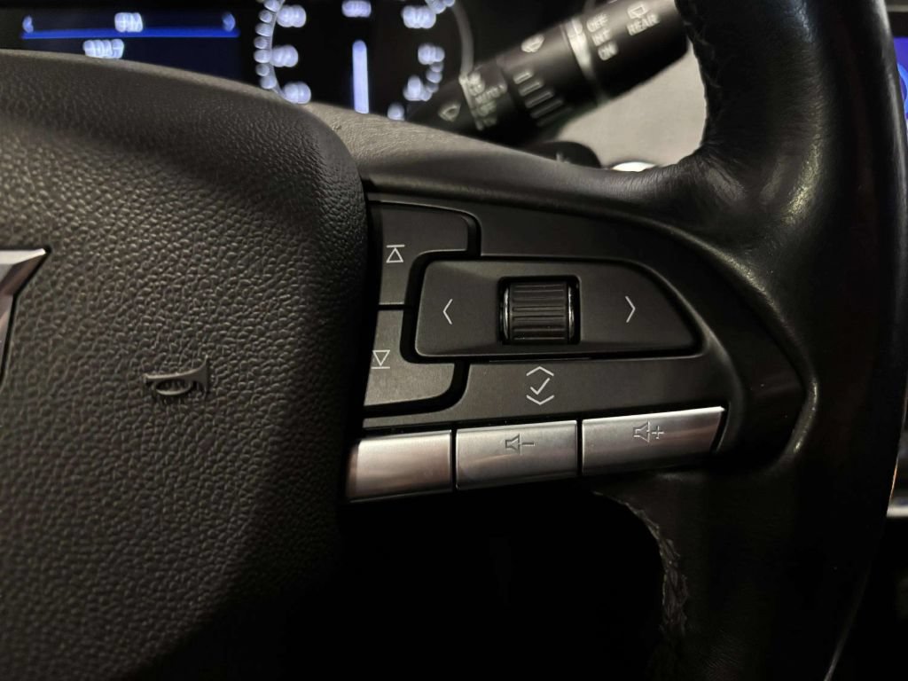 Used 2020 Cadillac XT4 Premium Luxury image 41